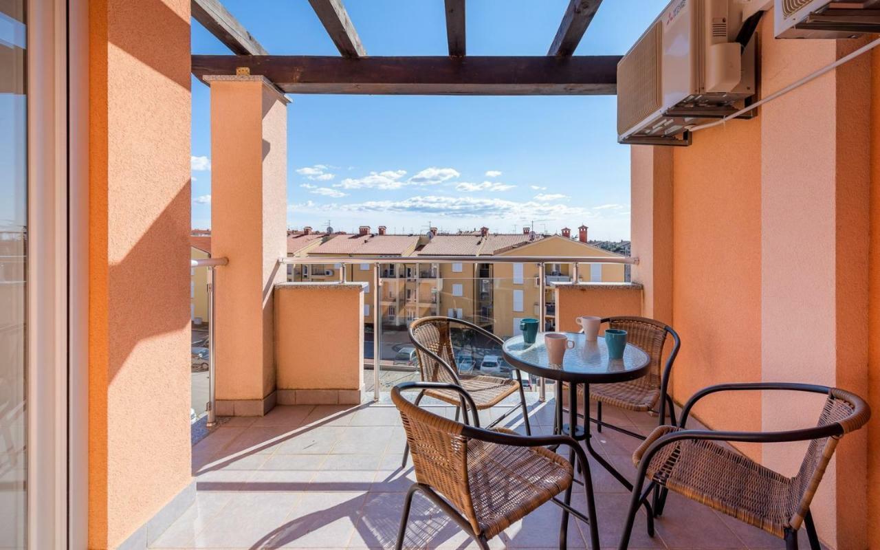 Laura House With Apartment Umag Buitenkant foto