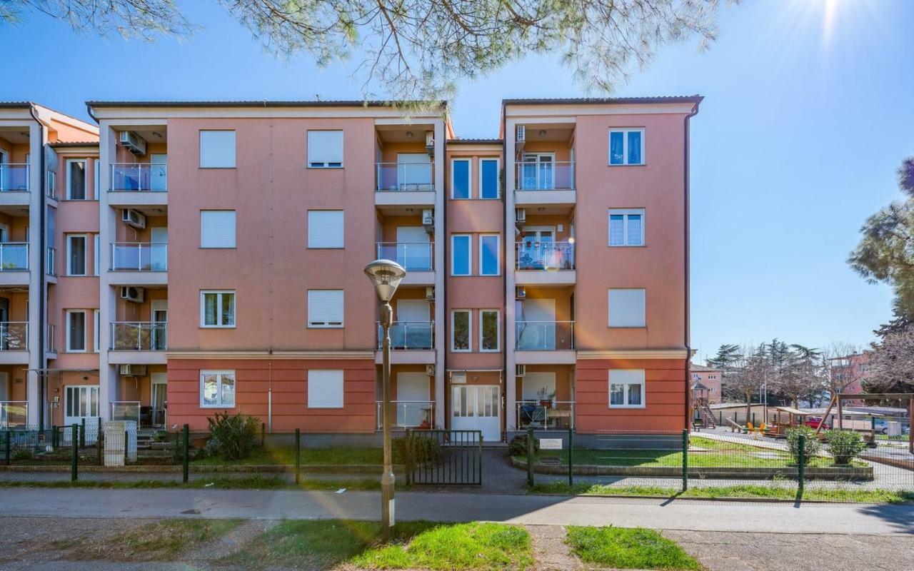 Laura House With Apartment Umag Buitenkant foto