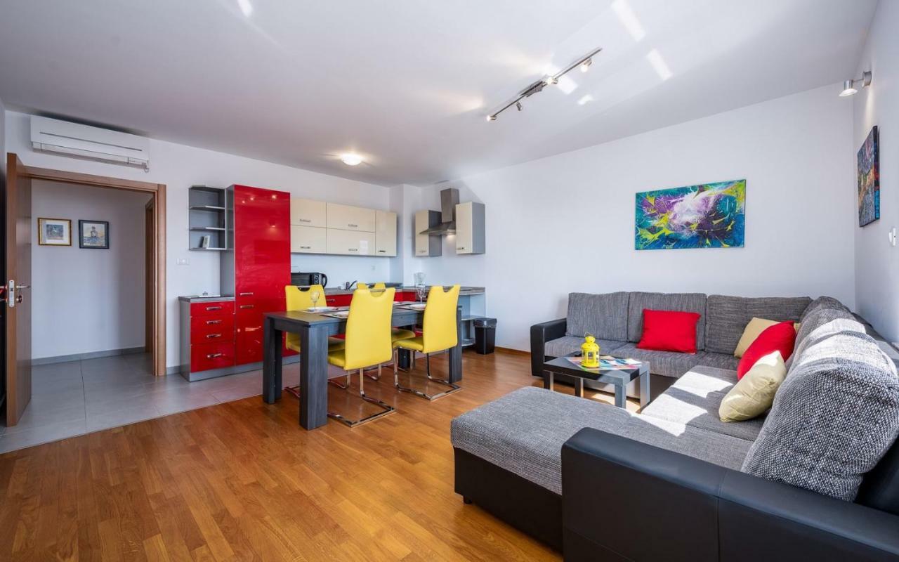 Laura House With Apartment Umag Buitenkant foto